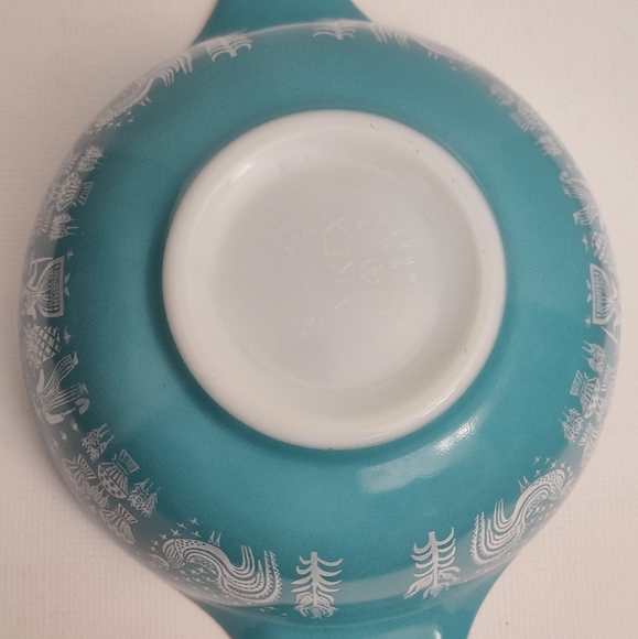 Vintage 50s Turquoise Amish Butterprint Pyrex Bowl - Picture 3 of 10